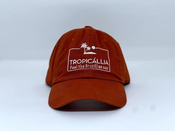 bone estilo dad hat laranja de frente